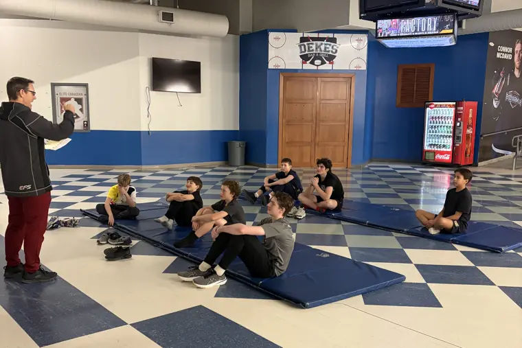 Youth hockey players experiencing global sports education in Canada — 캐나다 현지에서 글로벌 스포츠 교육을 경험하는 선수들